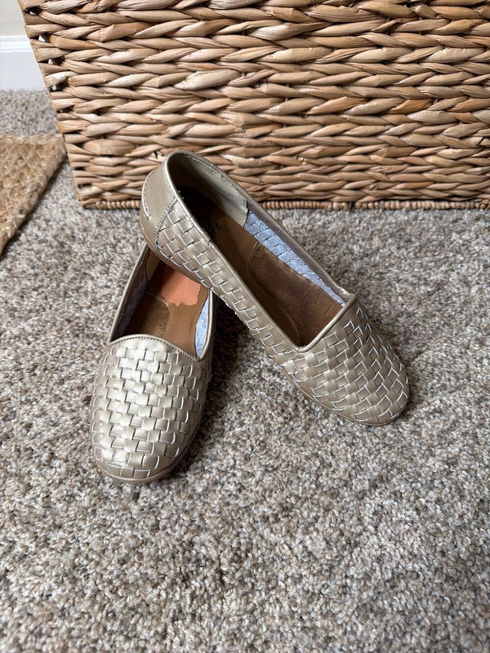 I comfort gold round toe, comfort flat leather 6.5 750